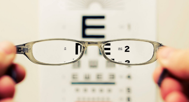 Various uses of your eyeglasses other than vision correction