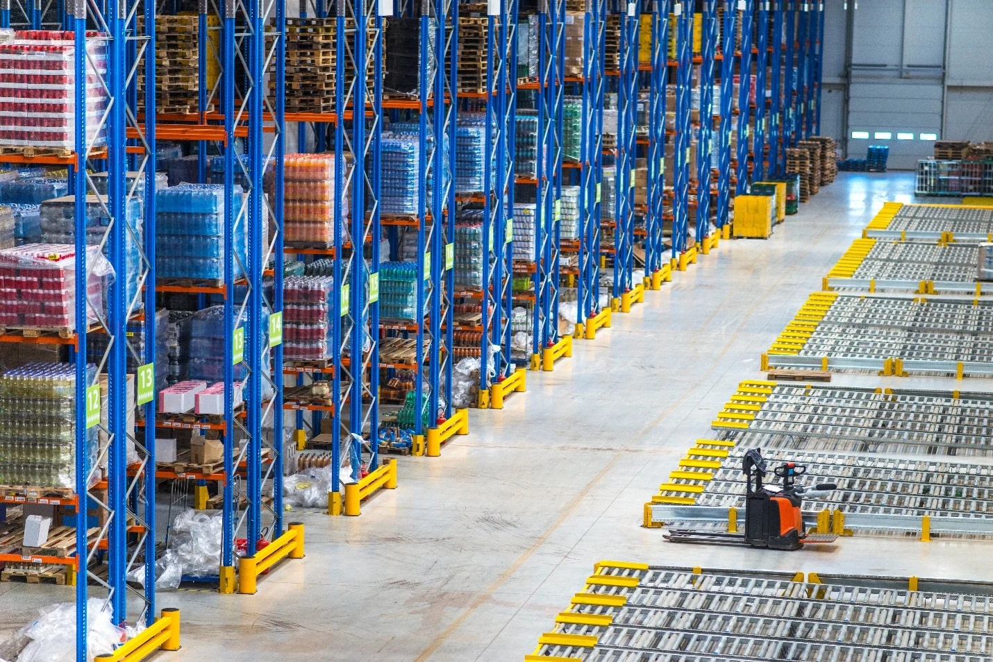 Why Vertical Mast Lifts Are Perfect for Indoor Work?